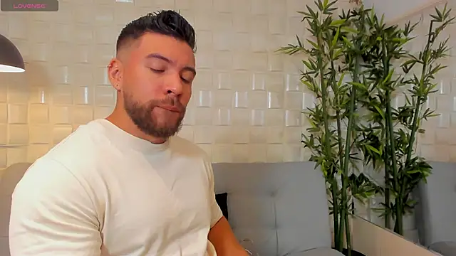 Snapshot of _dreammr1_ chatting on 01/21/25, 12:15 dreammr1 online show from 01/21/25, 12:15