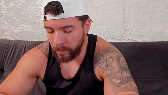 Snapshot of _dreammr1_ chatting on 09/19/25, 12:12 dreammr1 online show from 09/19/25, 12:12