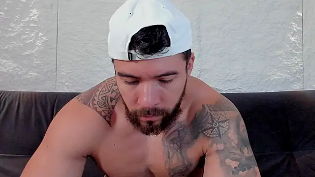 Snapshot of _dreammr1_ chatting on 09/19/25, 03:02 dreammr1 online show from 09/19/25, 03:02