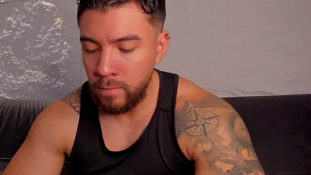 Snapshot of _dreammr1_ chatting on 10/10/25, 03:44 dreammr1 online show from 10/10/25, 03:44