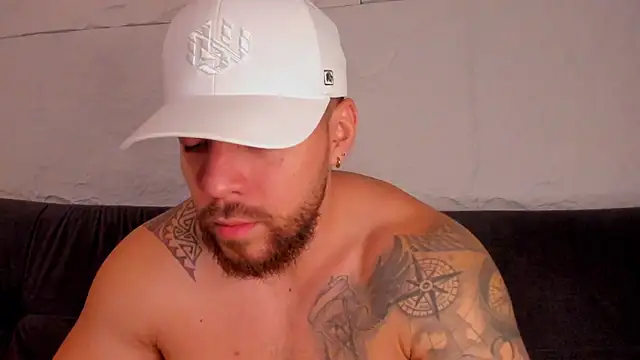 Snapshot of _dreammr1_ chatting on 10/15/25, 03:12 dreammr1 online show from 10/15/25, 03:12