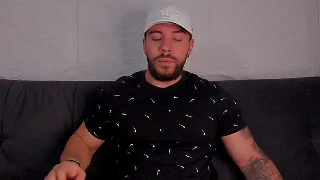 Snapshot of _dreammr1_ chatting on 10/20/25, 10:54 dreammr1 online show from 10/20/25, 10:54