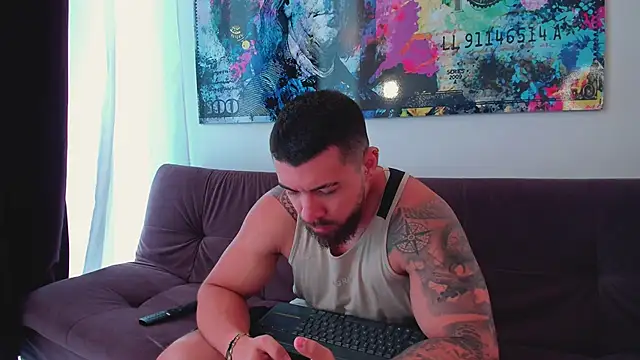 Snapshot of _dreammr1_ chatting on 11/13/25, 01:10 dreammr1 online show from 11/13/25, 01:10