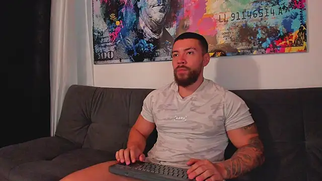 Snapshot of _dreammr1_ chatting on 11/17/25, 10:15 dreammr1 online show from 11/17/25, 10:15