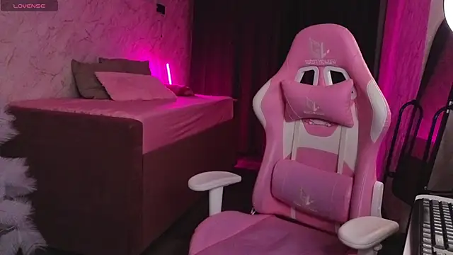 Kira yoon online show from 12/16/25, 12:15