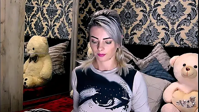 Snapshot of Aly_girl1 chatting on 12/10/24, 12:38 Aly girl1 online show from 12/10/24, 12:38