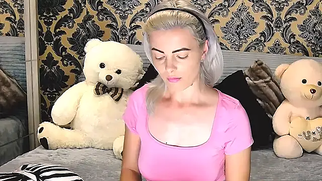 Snapshot of Aly_girl1 chatting on 03/15/25, 10:46 Aly girl1 online show from 03/15/25, 10:46