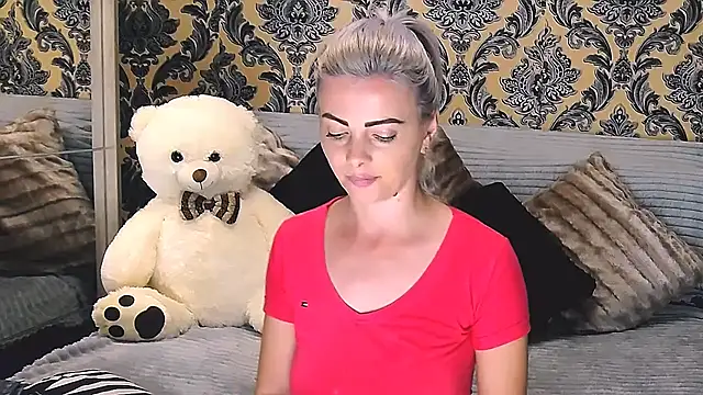 Snapshot of Aly_girl1 chatting on 03/20/25, 03:04 Aly girl1 online show from 03/20/25, 03:04