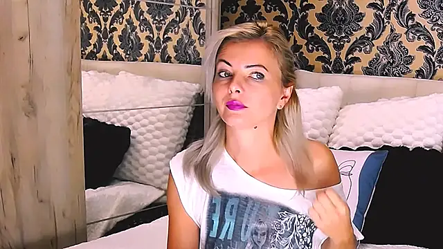 Snapshot of Aly_girl1 chatting on 09/09/25, 06:24 Aly girl1 online show from 09/09/25, 06:24