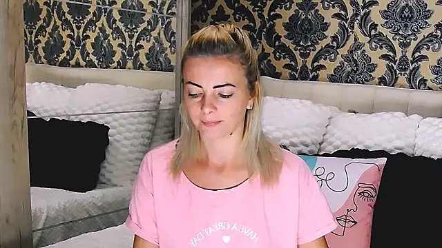 Snapshot of Aly_girl1 chatting on 09/27/25, 09:03 Aly girl1 online show from 09/27/25, 09:03