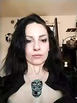 Snapshot of dahlia_82 chatting on 07/13/26, 10:18 dahlia 82 online show from 07/13/26, 10:18