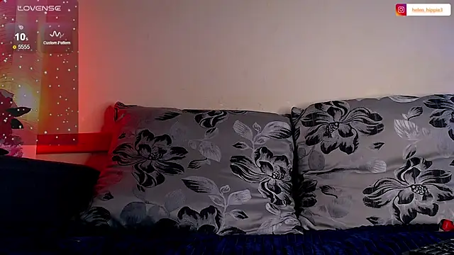 Snapshot of FoxRineHelen chatting on 12/04/24, 12:41 FoxRineHelen online show from 12/04/24, 12:41