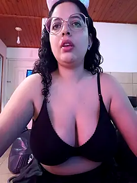 Snapshot of babyluna939 chatting on 09/13/25, 04:07 babyluna939 online show from 09/13/25, 04:07