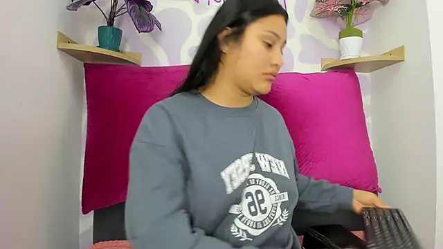 Little Ivy online show from 09/20/25, 01:45