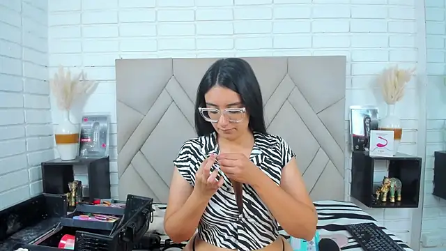 Isis Osman online show from 09/20/25, 07:37