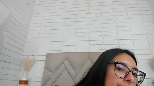 Isis Osman online show from 10/28/25, 07:05