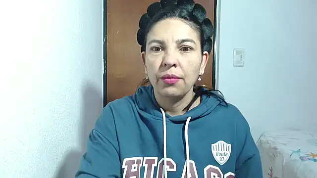 anybellucci43 online show from 11/14/25, 12:04