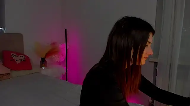 Laura Leee online show from 02/25/25, 06:25