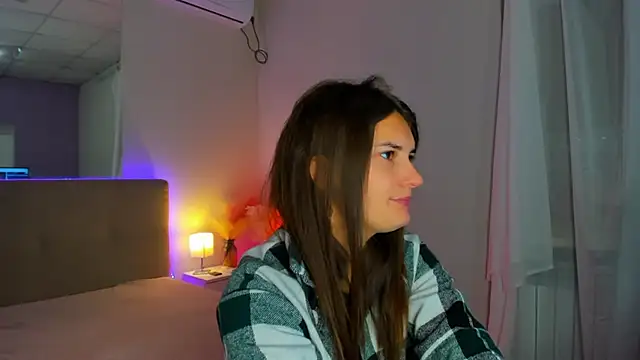 Laura Leee online show from 10/03/25, 05:15