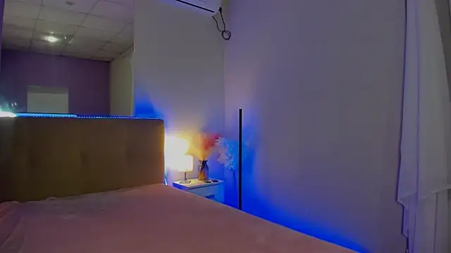 Laura Leee online show from 10/04/25, 05:05