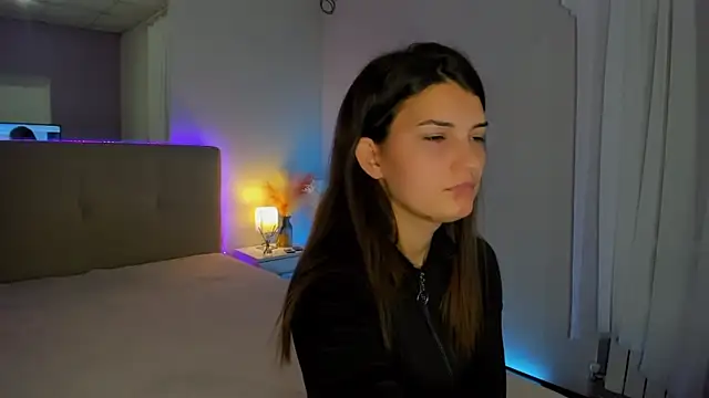 Laura Leee online show from 10/11/25, 05:28