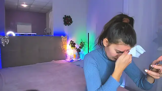 Laura Leee online show from 12/21/25, 06:20