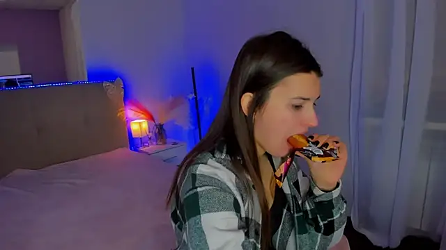 Laura Leee online show from 02/03/26, 06:51