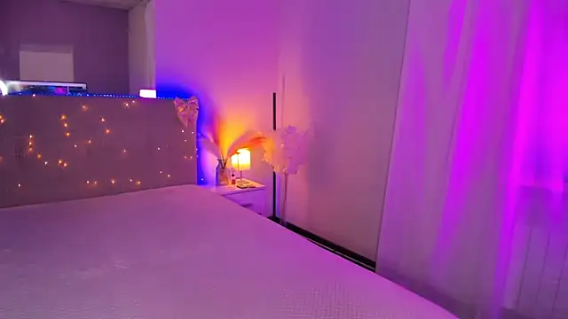 Laura Leee online show from 04/07/26, 04:57