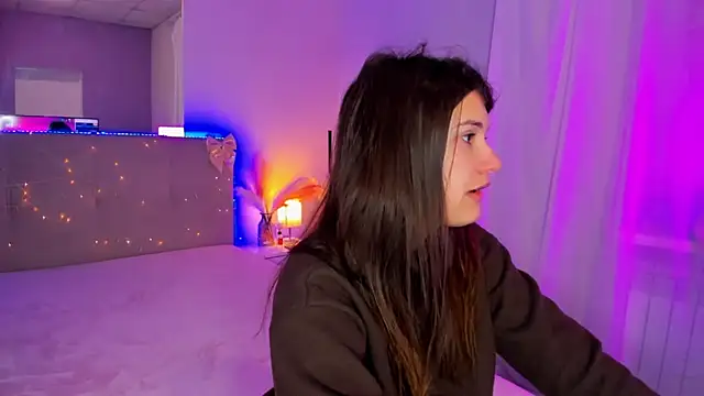 Laura Leee online show from 04/09/26, 06:13