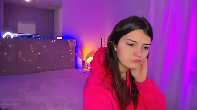 Laura Leee online show from 04/11/26, 04:50