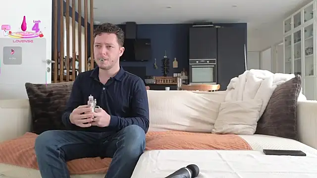 Snapshot of Luxymin34 chatting on 02/14/25, 09:24 Luxymin34 online show from 02/14/25, 09:24