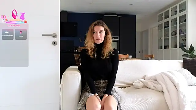 Snapshot of Luxymin34 chatting on 02/21/25, 01:33 Luxymin34 online show from 02/21/25, 01:33