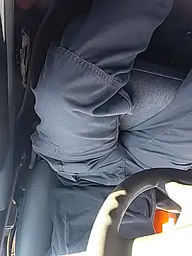 Snapshot of vanscr1 chatting on 12/19/25, 02:24 vanscr1 online show from 12/19/25, 02:24