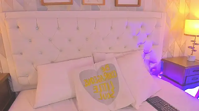 Snapshot of martina_rivera_ chatting on 04/29/26, 12:09 martina rivera online show from 04/29/26, 12:09