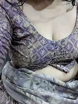 Snapshot of Urmila_bhabhii chatting on 05/18/26, 04:07 Urmila bhabhii online show from 05/18/26, 04:07