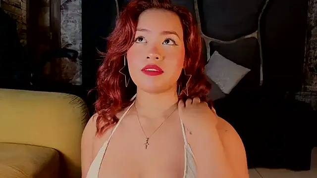 Estrella05  online show from 10/28/25, 05:11