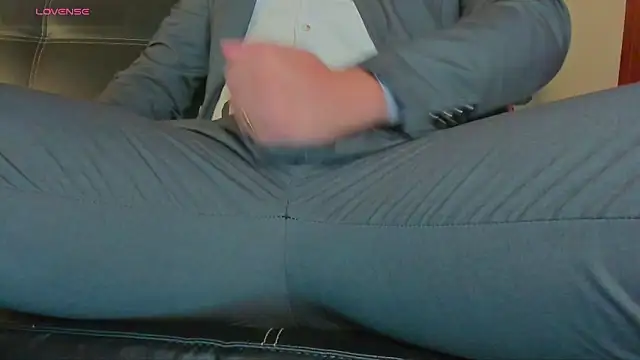 Snapshot of MrLonely02 chatting on 12/17/24, 11:38 MrLonely02 online show from 12/17/24, 11:38