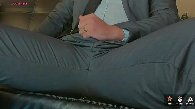 Snapshot of MrLonely02 chatting on 12/28/24, 11:05 MrLonely02 online show from 12/28/24, 11:05