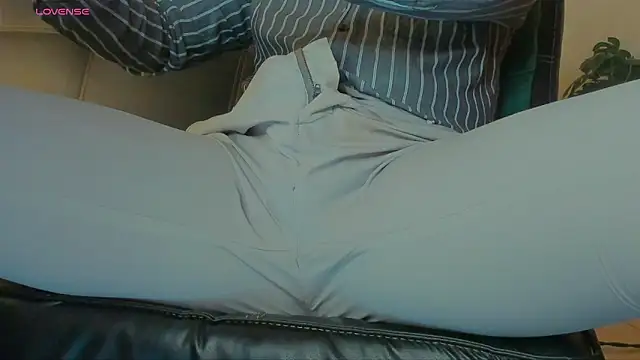 Snapshot of MrLonely02 chatting on 01/03/25, 04:22 MrLonely02 online show from 01/03/25, 04:22