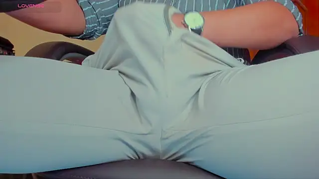 Snapshot of MrLonely02 chatting on 01/18/25, 12:46 MrLonely02 online show from 01/18/25, 12:46