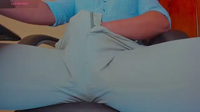 Snapshot of MrLonely02 chatting on 02/03/25, 02:13 MrLonely02 online show from 02/03/25, 02:13