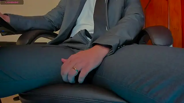 Snapshot of MrLonely02 chatting on 02/14/25, 01:18 MrLonely02 online show from 02/14/25, 01:18