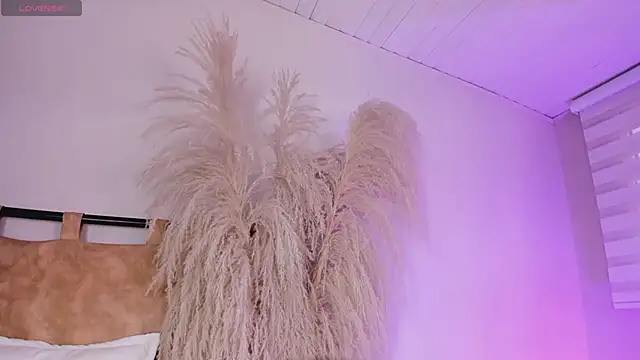 Snapshot of ariana_rosse__ chatting on 01/21/25, 03:43 ariana rosse   online show from 01/21/25, 03:43