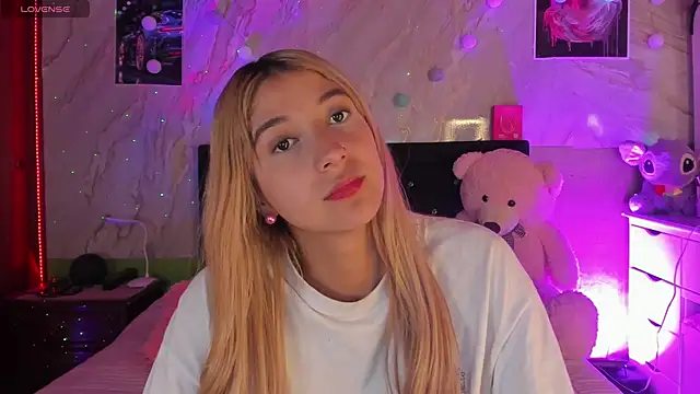 Snapshot of ariana_rosse__ chatting on 09/29/25, 11:04 ariana rosse   online show from 09/29/25, 11:04