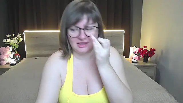 ZannaDreil online show from 11/19/25, 07:14