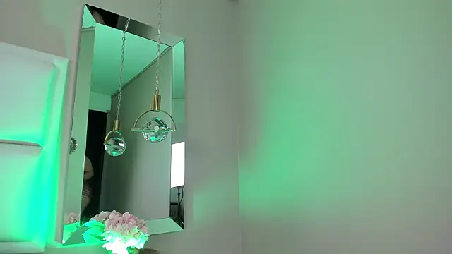 AvyMilton online show from 12/19/25, 11:17