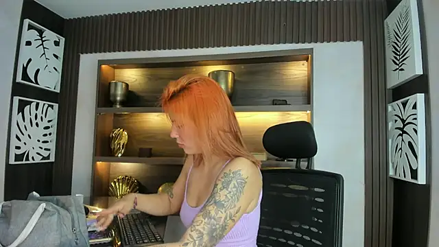 MelaniieRoux online show from 04/24/26, 07:49