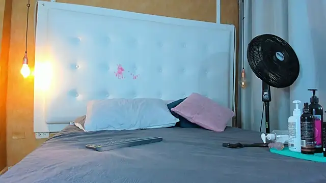  evamilf  online show from 02/05/26, 12:21