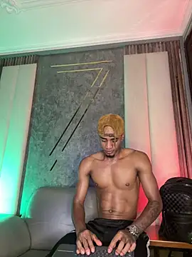 AaronCruz  online show from 02/06/26, 04:39