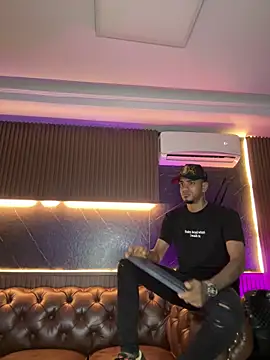 AaronCruz  online show from 03/06/26, 01:13